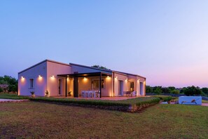 المنشأة من الخارج