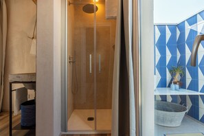 Shower, free toiletries, hair dryer, bidet - Blue Riad - Two Bedroom House, Sleeps 4 (Ispica)
