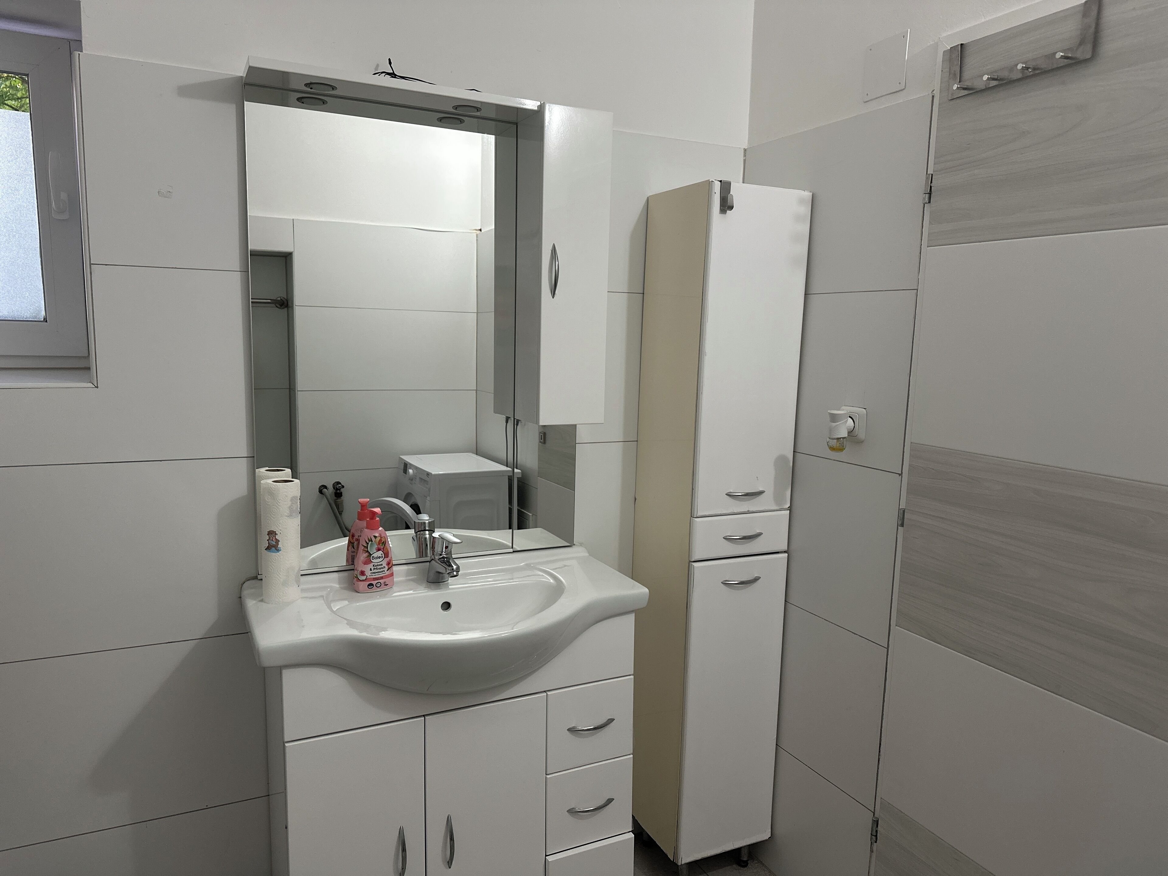 毛巾、肥皂、卫生纸