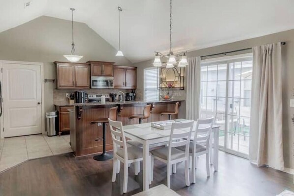 Dining - B.I.B.O. Bike In Bike Out-King Bed Hot Tub Comfy (Bentonville)