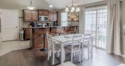 B.I.B.O. Bike In Bike Out-King Bed Hot Tub Comfy