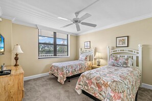 2 bedrooms, free WiFi, bed sheets - Wraparound Views and Walk-to-Beach Bliss at Tigertail! (Marco Island)