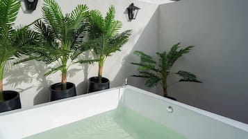 Bañera de hidromasaje exterior