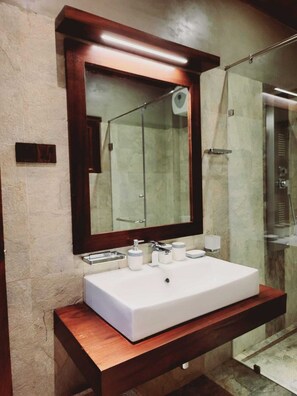 Dusche, Seife, Toilettenpapier