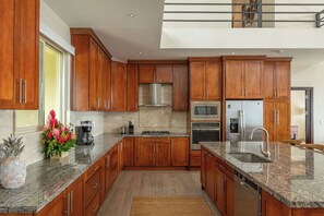 Four Ă micro-ondes, un four, surface de cuisson, lave-vaisselle