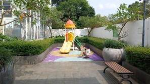 Área de juegos infantiles al aire libre