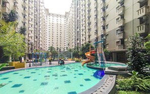 Outdoor pool - Spacious Cozy Living 3Br At Gateway Ahmad Yani Cicadas Apartment (Bandung)
