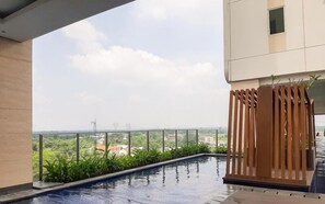 Outdoor pool - Homey And Best Deal Studio Apartment B Residence (Pagedangan)