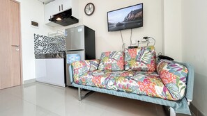 Standard Studio - Homey And Best Deal Studio Apartment B Residence (Pagedangan)