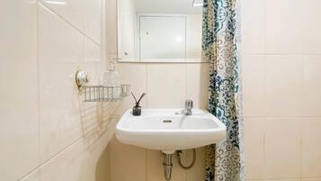 Standard Studio | Bathroom