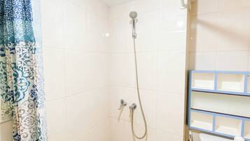 Standard Studio | Bathroom