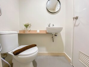 Standard Studio | Bathroom