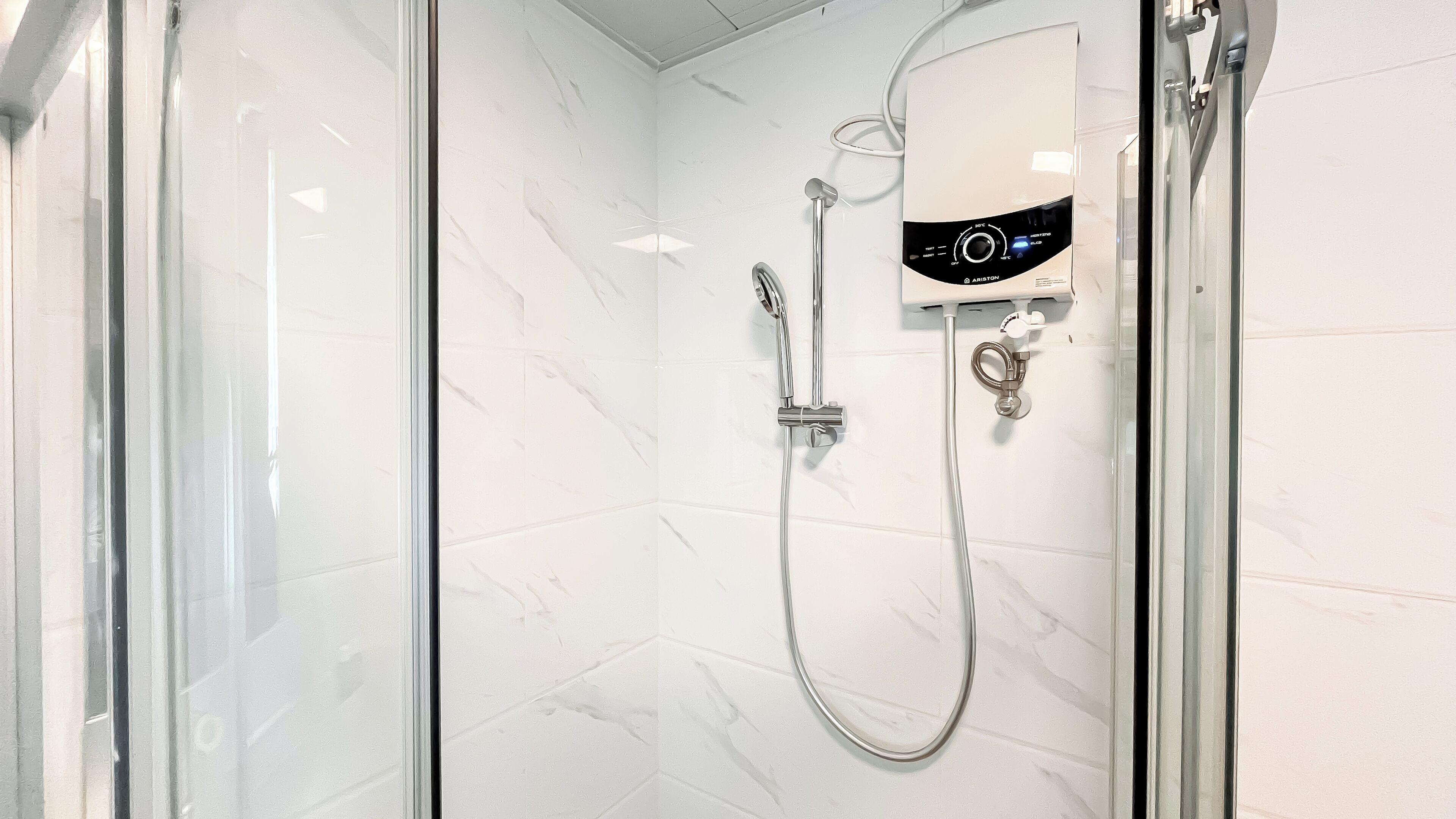 Standard Apartment | Bathroom