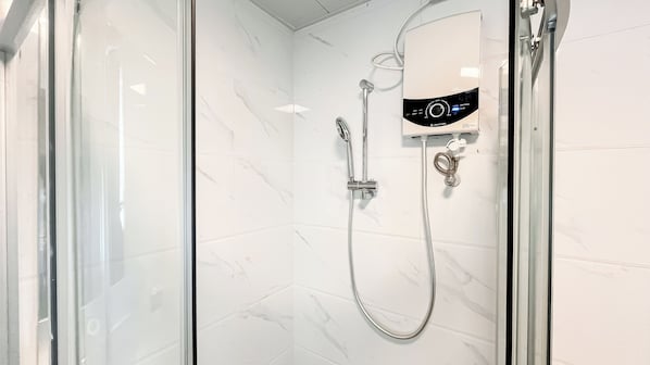 Standard Apartment | Bathroom