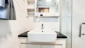 Standard-Apartment | Badezimmer