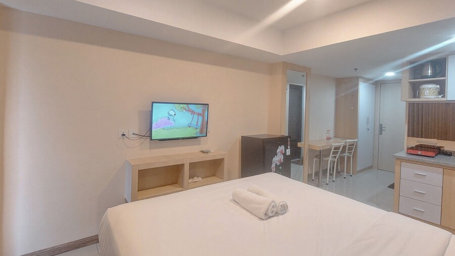 Best Deal Studio At De Prima Apartment