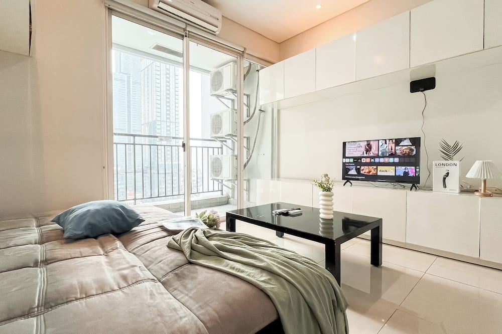 Nice And Cozy 3Br Apartment At Thamrin Residence
