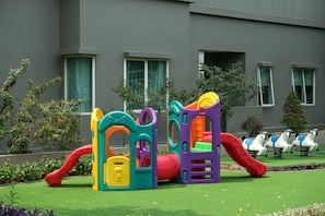 Children’s play area – outdoor