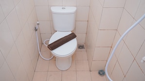 Standard Studio | Bathroom