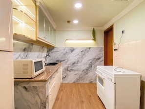 Deluxe Apartment | Private kitchen