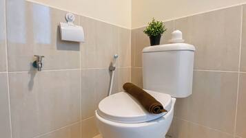 Standard Studio | Bathroom