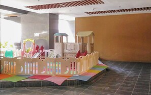Área de juegos infantiles al aire libre