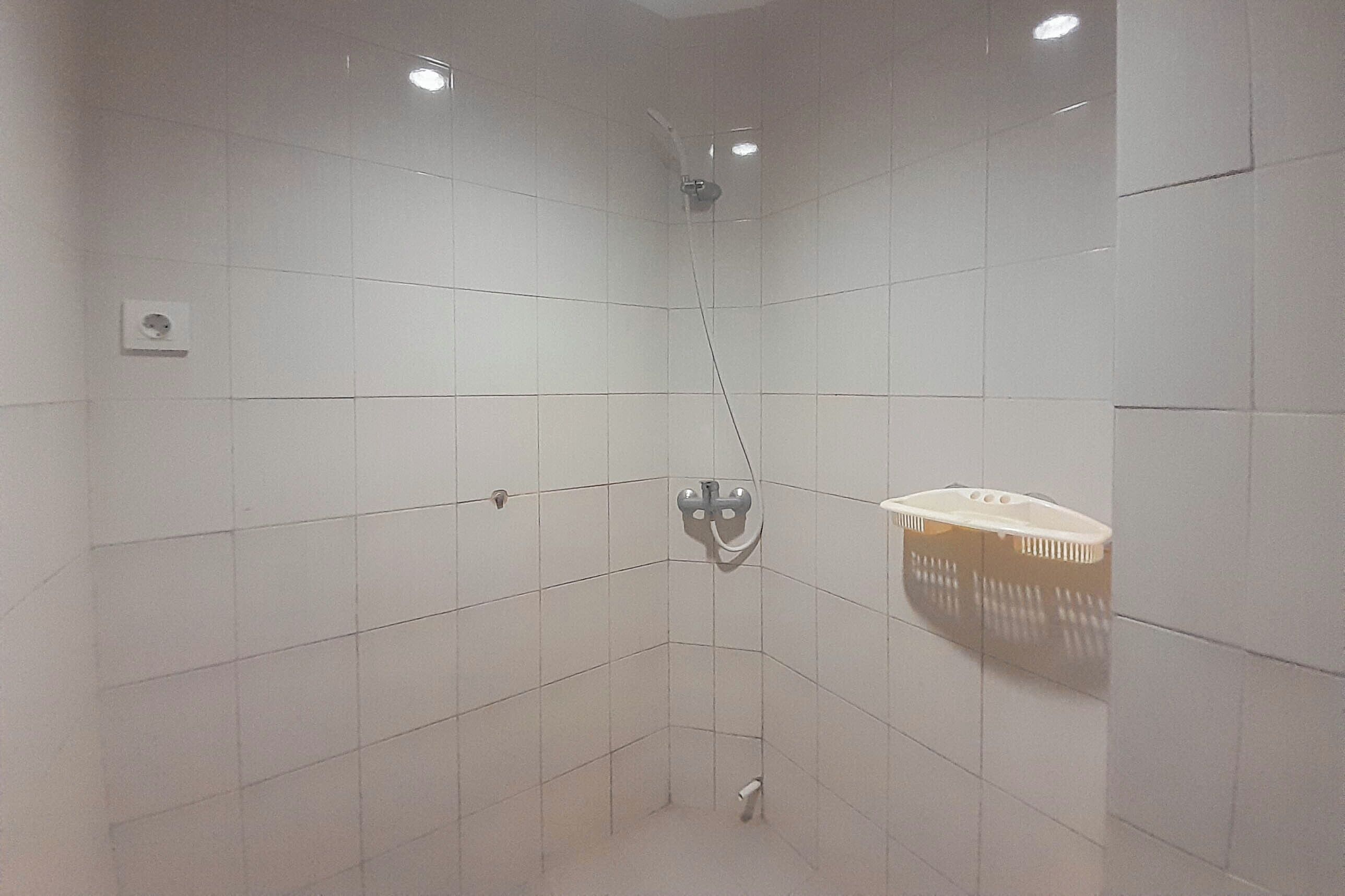 Standard Apartment | Bathroom