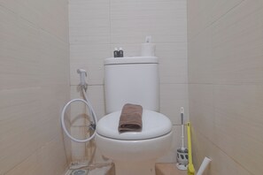 Standard Apartment | Bathroom | Shower