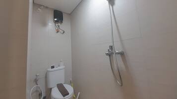 Standard Apartment | Bathroom