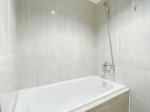 Standard Apartment | Bathroom