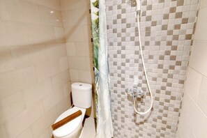 Standard Studio | Bathroom