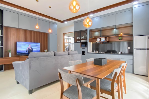 Standard Villa | Dining room