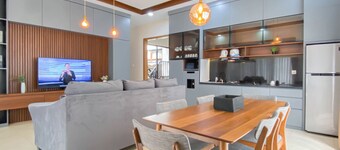 Spacious And Comfy 3Br (6 Pax) At Vimala Hills Villa & Resort Gadog