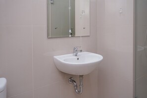 Standard-Apartment | Badezimmer