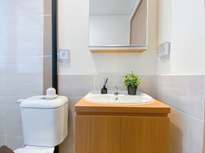 Standard Apartment | Bathroom | Shower