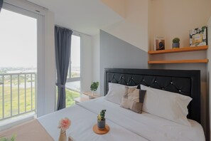 Standard Studio | Bed sheets - Comfort And Warm Studio At Tokyo Riverside Pik 2 Apartment (Teluknaga)