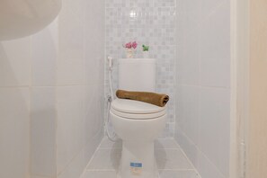 Standard Studio | Bathroom