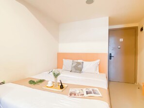 Bed sheets - Comfy Stay Studio Room At Meikarta Apartment (Cikarang)