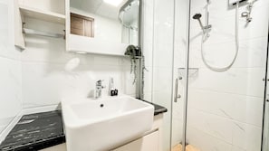 Standard Apartment | Bathroom