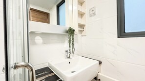 Standard Apartment | Bathroom