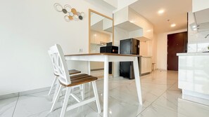 Standard Apartment | In-room dining