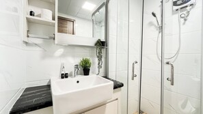 Standard Apartment | Bathroom