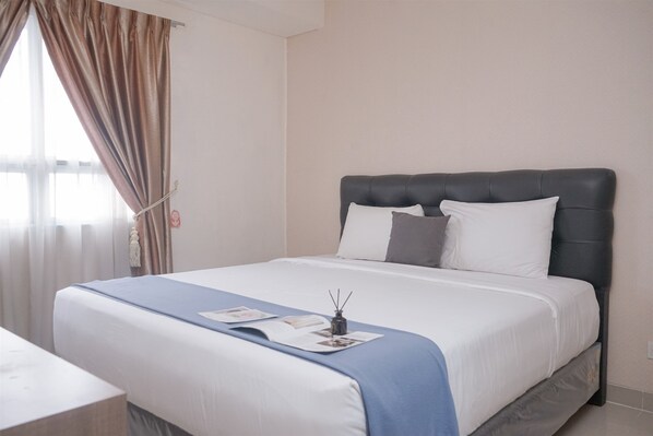Bed sheets - Comfy And Modern 1Br Apartment Paramount Skyline (Gading Serpong)