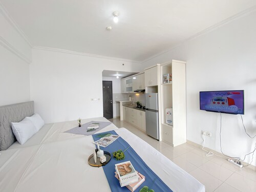 Cozy And Good Studio Room At Park View Condominium Apartment