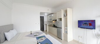 Cozy And Good Studio Room At Park View Condominium Apartment
