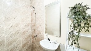 Standard Studio | Bathroom