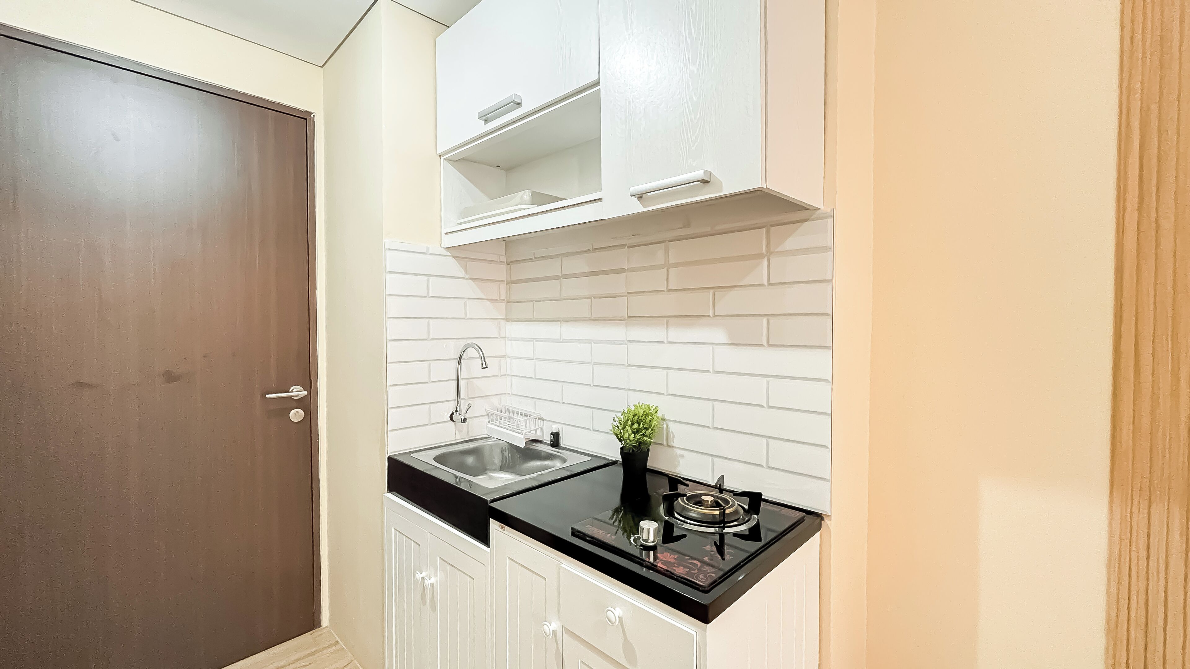 Standard Studio | Private kitchen | Mini-fridge, stovetop