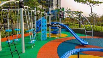 Zona de juegos infantil al aire libre