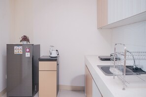 Standard Apartment | Private kitchen | Dining tables