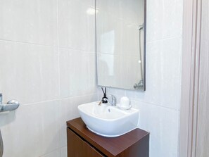 Standard Studio | Bathroom - Chic And Cozy Studio At Meikarta Apartment (Cikarang)